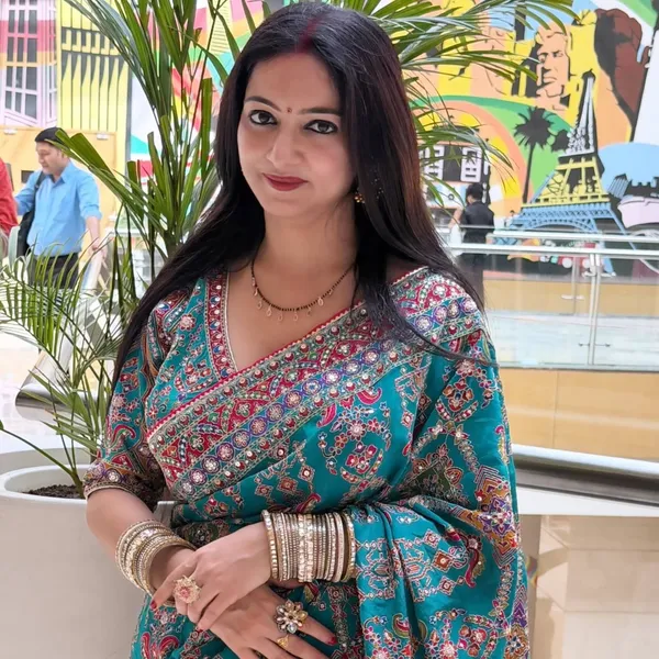 Women’s_Elegant_Teal_Blue_Printed_Designer_Saree_with_Embellished_Border