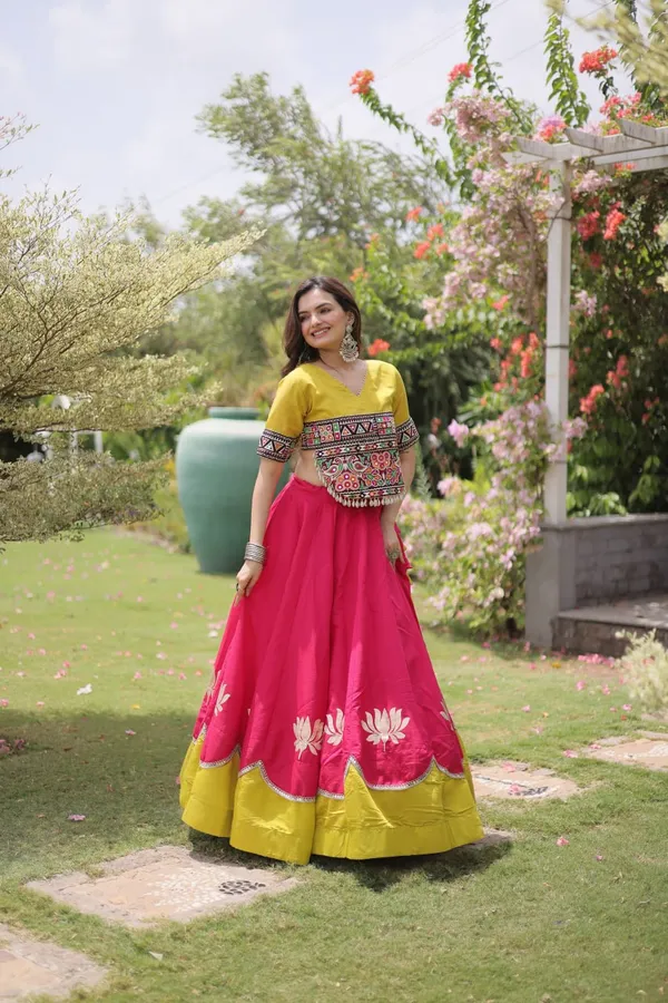 Women's_Embroidered_Crop_Top_&_Flared_Lehenga_Set_&_NAVRATRI_LEHENGA_CHOLI