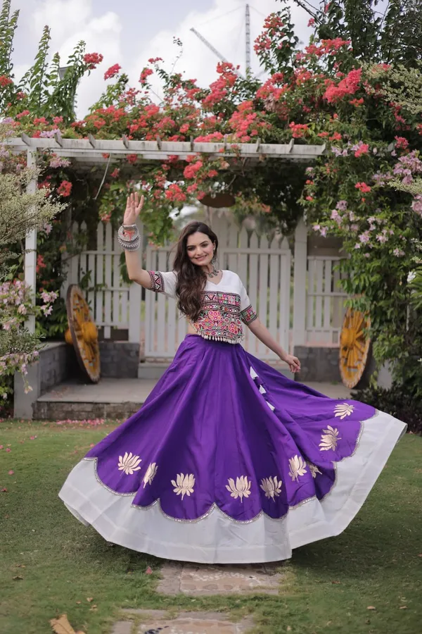 Women's_Embroidered_Crop_Top_&_Flared_Lehenga_Set_&_NAVRATRI_LEHENGA_CHOLI