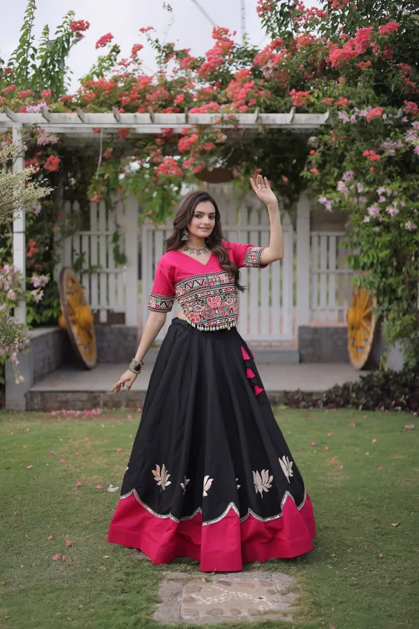 Women's_Embroidered_Crop_Top_&_Flared_Lehenga_Set_&_NAVRATRI_LEHENGA_CHOLI