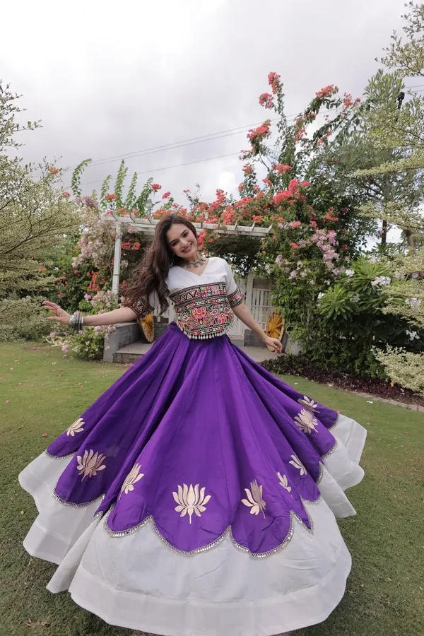 Women's_Embroidered_Crop_Top_&_Flared_Lehenga_Set_&_NAVRATRI_LEHENGA_CHOLI