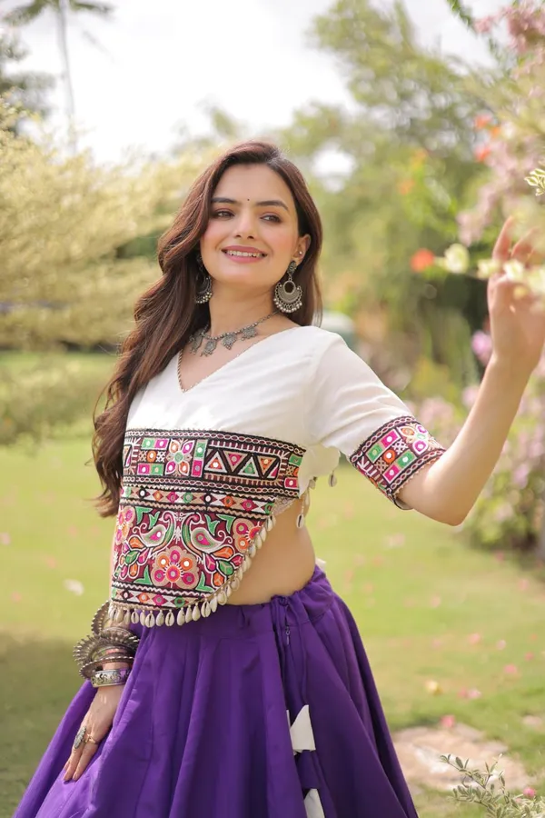 Women's_Embroidered_Crop_Top_&_Flared_Lehenga_Set_&_NAVRATRI_LEHENGA_CHOLI