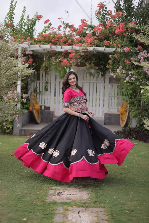 Women's_Embroidered_Crop_Top_&_Flared_Lehenga_Set_&_NAVRATRI_LEHENGA_CHOLI