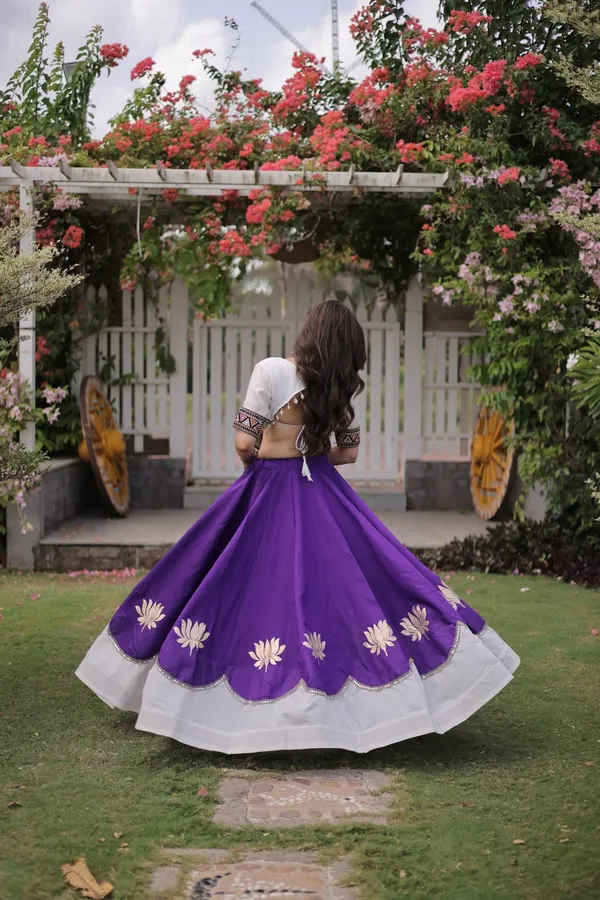 Women's_Embroidered_Crop_Top_&_Flared_Lehenga_Set_&_NAVRATRI_LEHENGA_CHOLI
