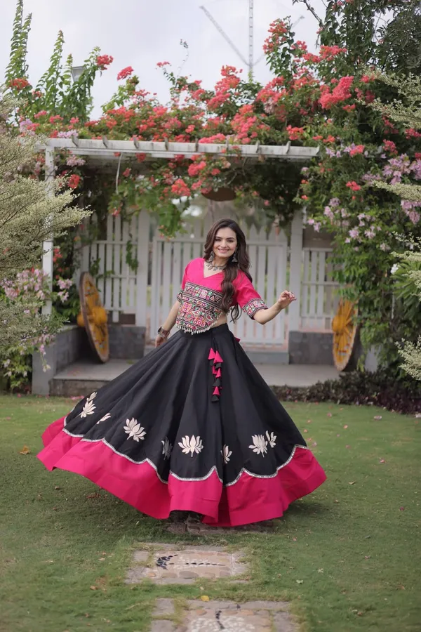 Women's_Embroidered_Crop_Top_&_Flared_Lehenga_Set_&_NAVRATRI_LEHENGA_CHOLI