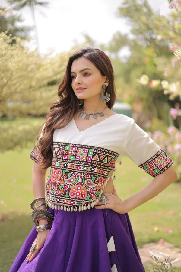 Women's_Embroidered_Crop_Top_&_Flared_Lehenga_Set_&_NAVRATRI_LEHENGA_CHOLI