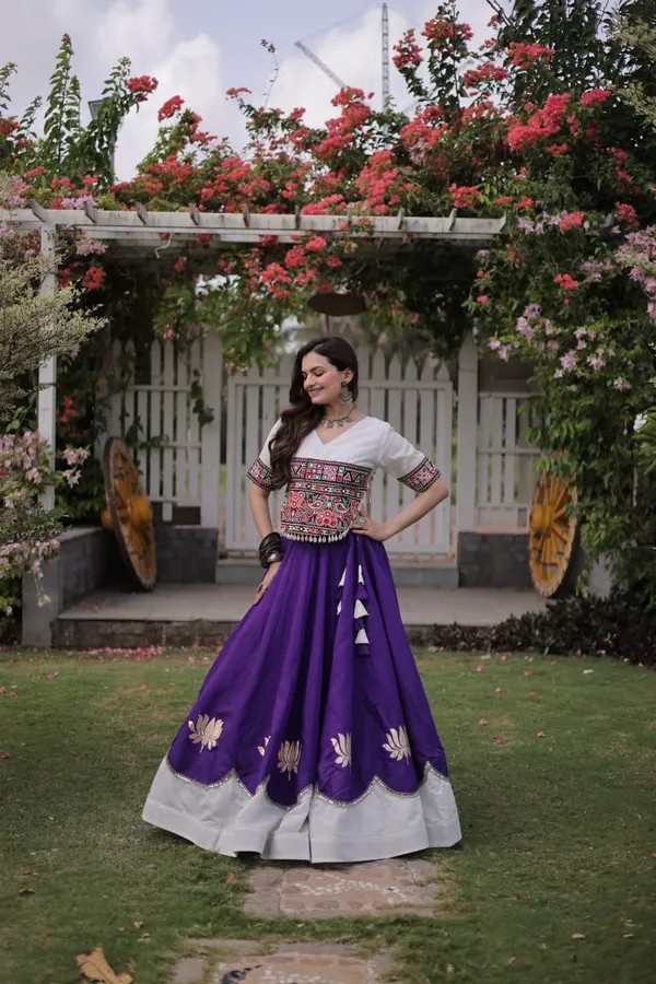 Women's_Embroidered_Crop_Top_&_Flared_Lehenga_Set_&_NAVRATRI_LEHENGA_CHOLI