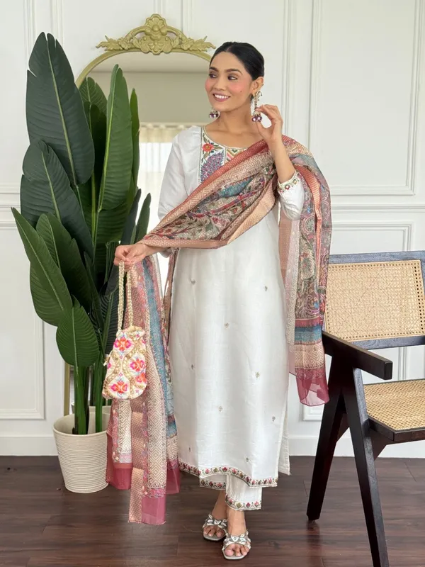 Women’s_Embroidered_Straight_Kurta_with_Printed_Dupatta_Set