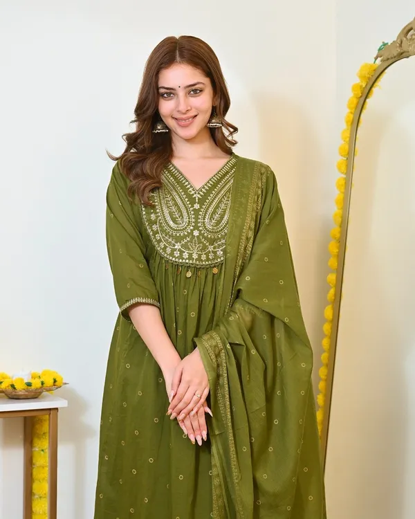 Women's_Olive_Green_Embroidered_Kurta_Pant_&_Dupatta_Set
