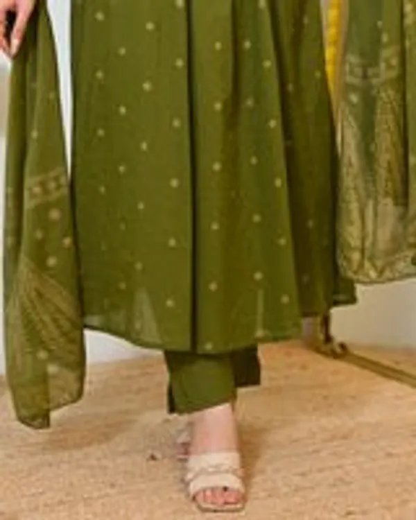 Women's_Olive_Green_Embroidered_Kurta_Pant_&_Dupatta_Set