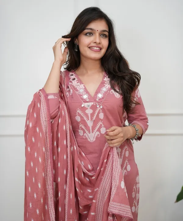 Women's_Pink_Printed_Kurta_Pant_Dupatta_Set