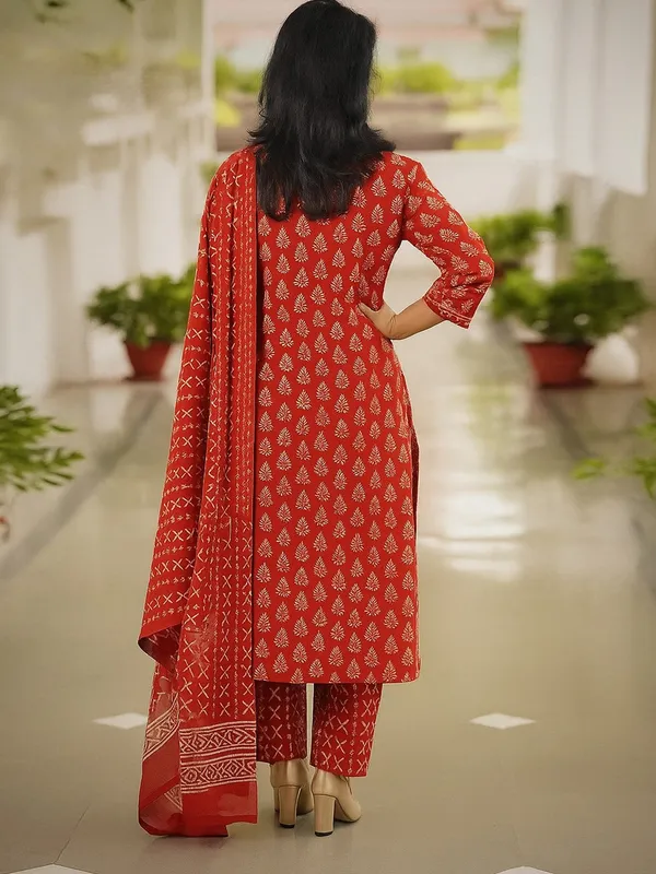 Women's_Red_Rayon_Printed_Kurti_Pant_Dupatta_Set
