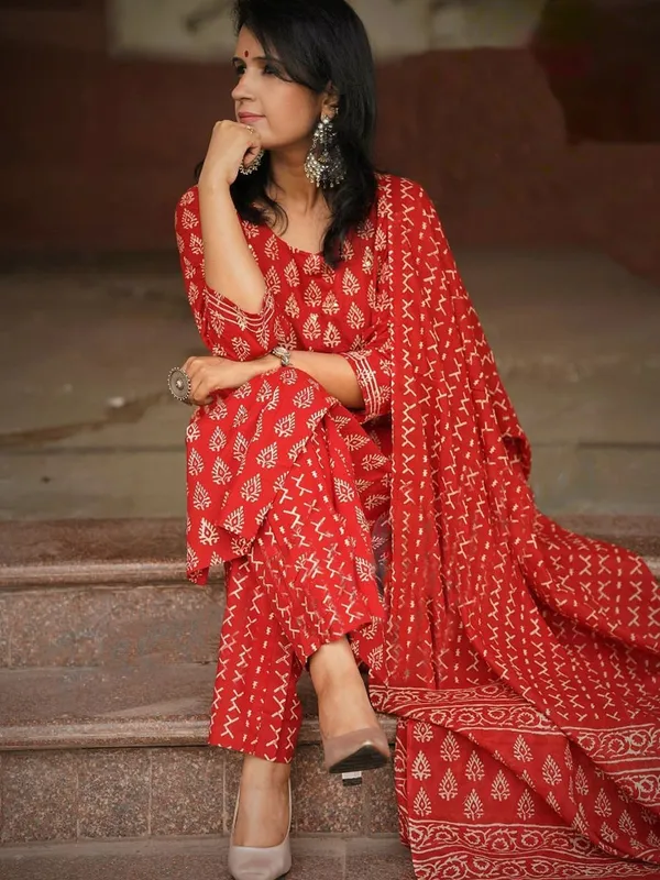 Women's_Red_Rayon_Printed_Kurti_Pant_Dupatta_Set