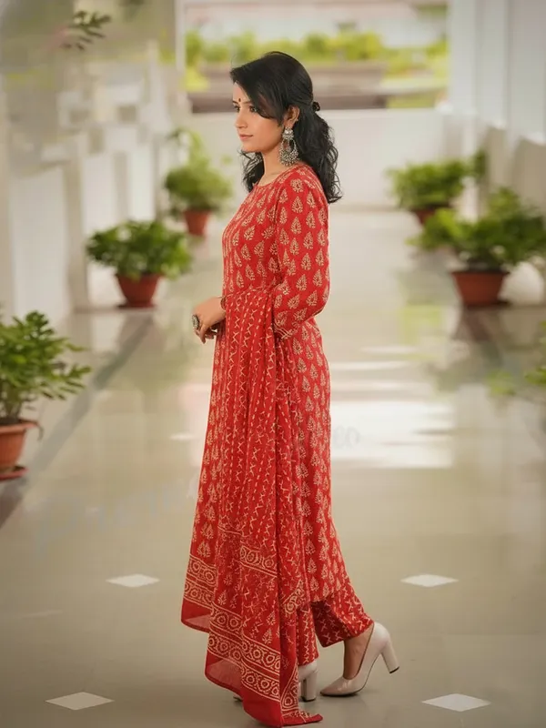 Women's_Red_Rayon_Printed_Kurti_Pant_Dupatta_Set