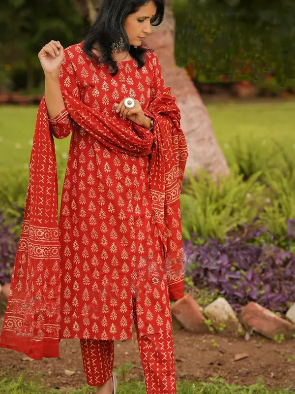 Women's_Red_Rayon_Printed_Kurti_Pant_Dupatta_Set