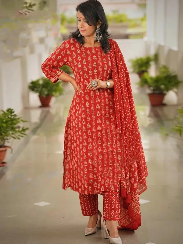 Women's_Red_Rayon_Printed_Kurti_Pant_Dupatta_Set