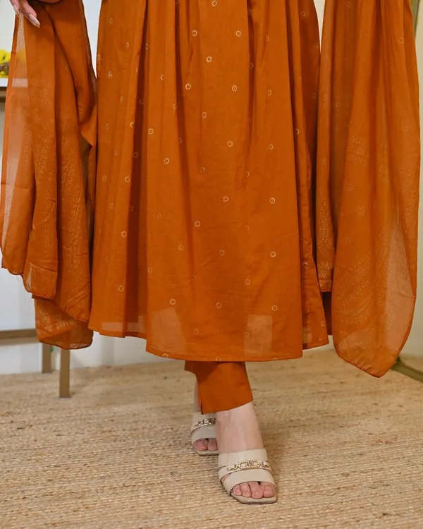 Women's_Rust_Orange_Embroidered_Kurta_Pant_&_Dupatta_Set