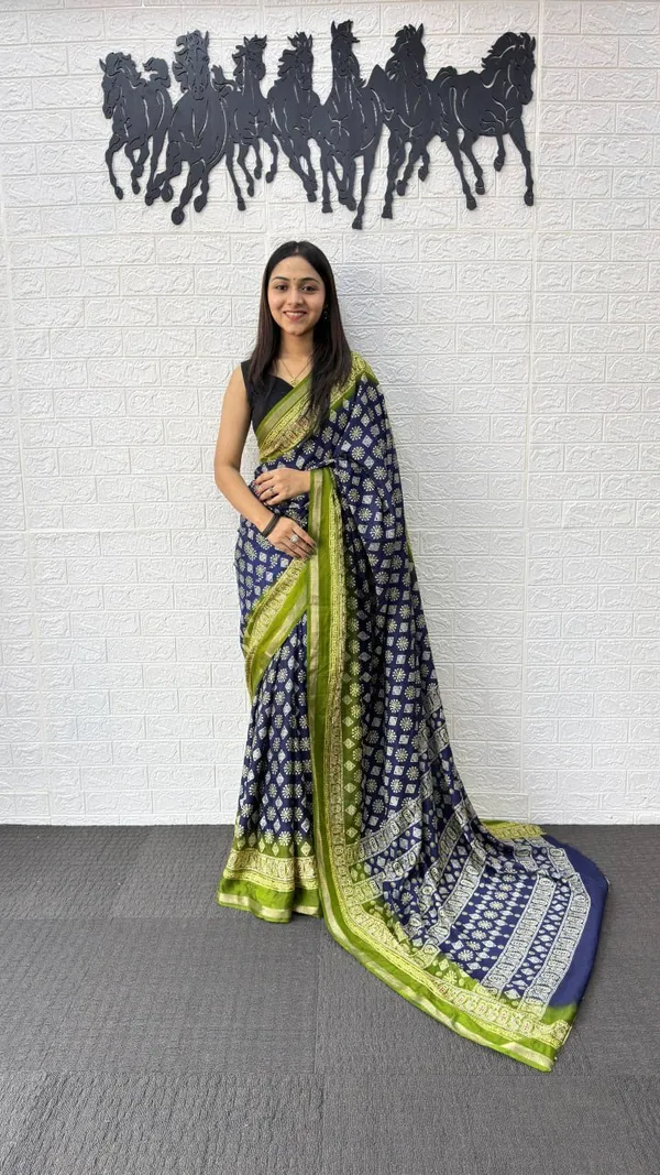 Women's_Traditional_Printed_Saree