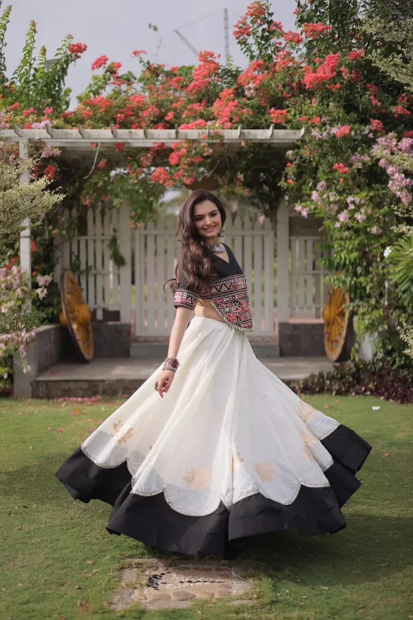 Women's_White_Flared_Cotton_Lehenga_with_Black_Border_&_Kutch_Embroidered_Blouse
