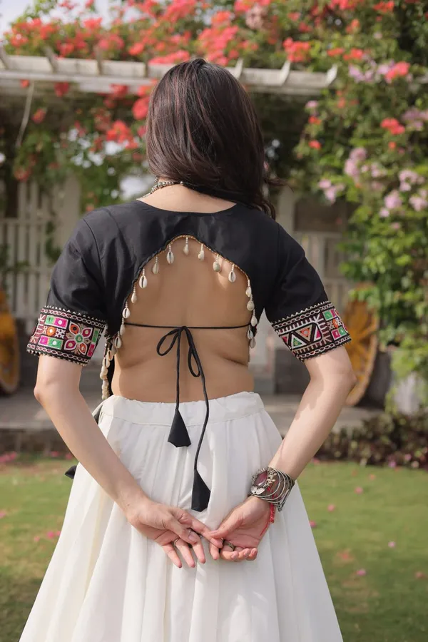 Women's_White_Flared_Cotton_Lehenga_with_Black_Border_&_Kutch_Embroidered_Blouse