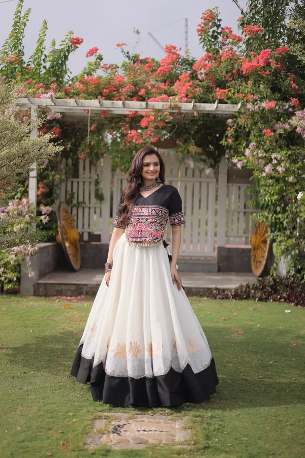 Women's_White_Flared_Cotton_Lehenga_with_Black_Border_&_Kutch_Embroidered_Blouse