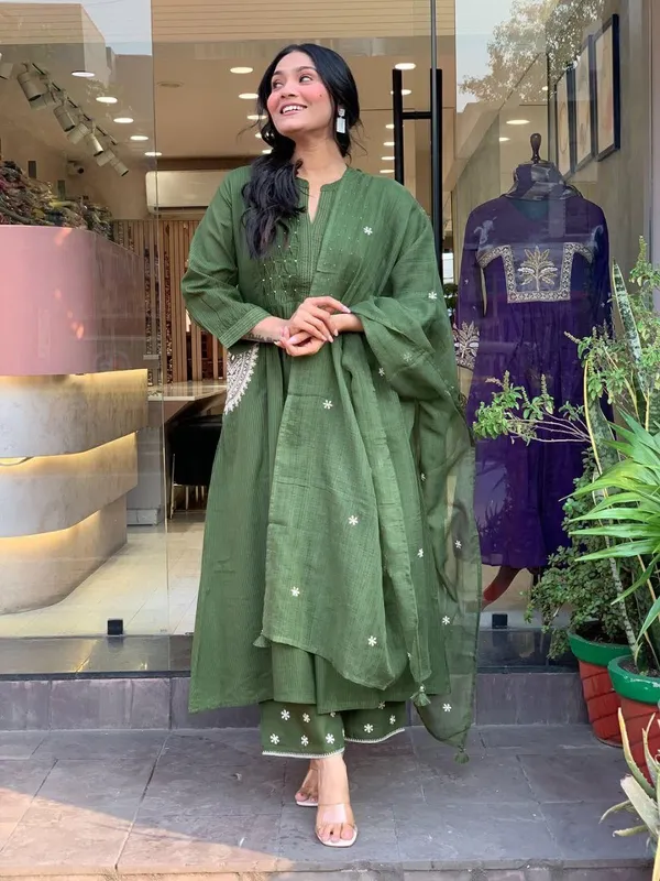 Green_Embroidered_Kurti_Set_With_Dupatta