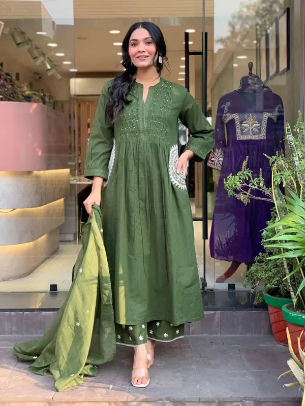 Green_Embroidered_Kurti_Set_With_Dupatta