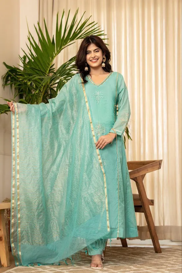 Turquoise_Blue_Embroidered_Georgette_Salwar_Suit_Set_With_Dupatta