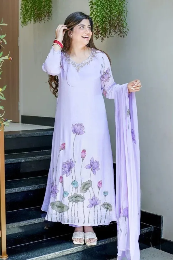 Lavender_Floral_Embroidered_Anarkali_Kurta_Set_With_Dupatta