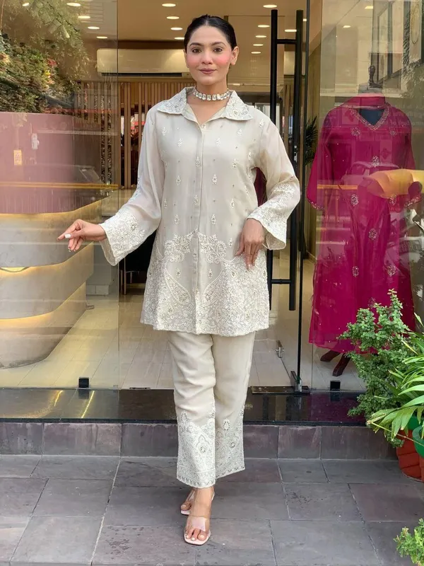White_Embroidered_Formal_Tunic_With_Silver_Embellishments