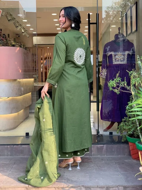 Green_Embroidered_Kurti_Set_With_Dupatta