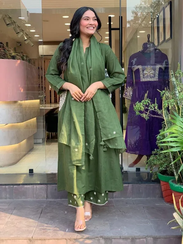 Green_Embroidered_Kurti_Set_With_Dupatta