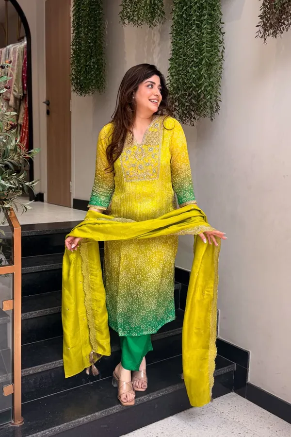 Vibrant_Yellow_&_Green_Ombré_Bandhani_Kurta_Set_with_Dupatta(pista_green)