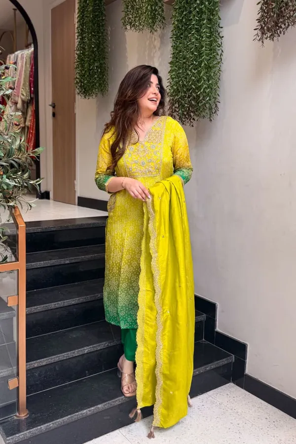 Vibrant_Yellow_&_Green_Ombré_Bandhani_Kurta_Set_with_Dupatta(pista_green)