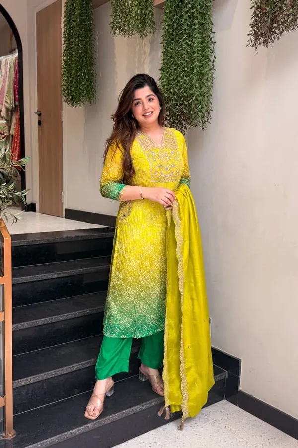 Vibrant_Yellow_&_Green_Ombré_Bandhani_Kurta_Set_with_Dupatta(pista_green)