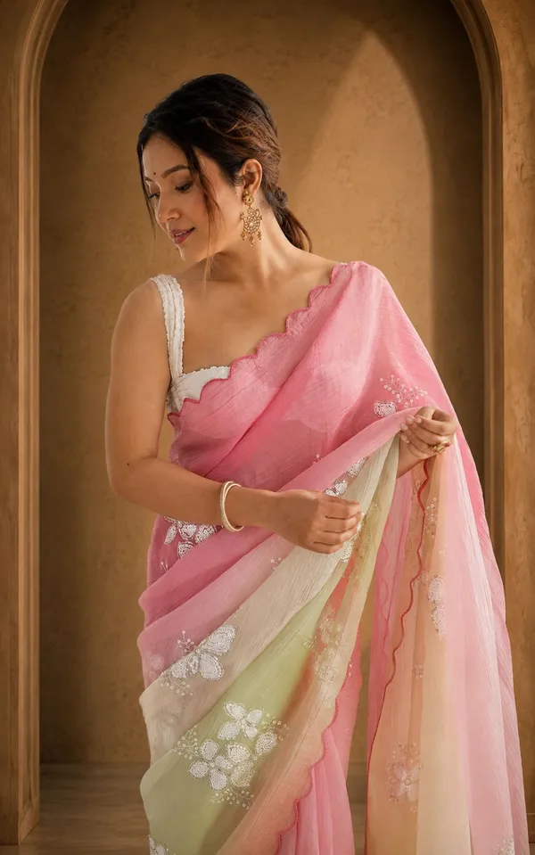 Stylish_Dual_Tone_Jimmy_Chhu_Saree_with_Scallop_Border
