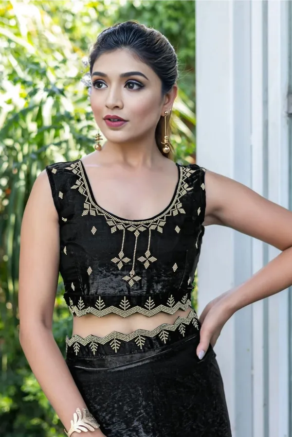 Women’s_Premium_Designer_Saree_with_Blouse_Piece