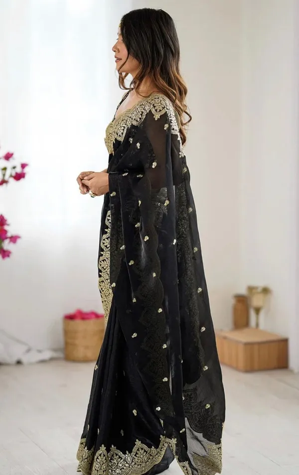 Chiffon_Saree_with_Heavy_Embroidered_Scallop_Border_✨