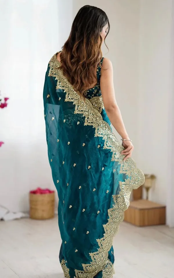 Chiffon_Saree_with_Heavy_Embroidered_Scallop_Border_✨