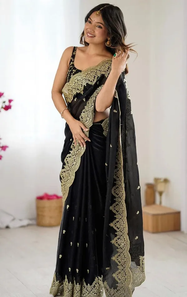 Chiffon_Saree_with_Heavy_Embroidered_Scallop_Border_✨