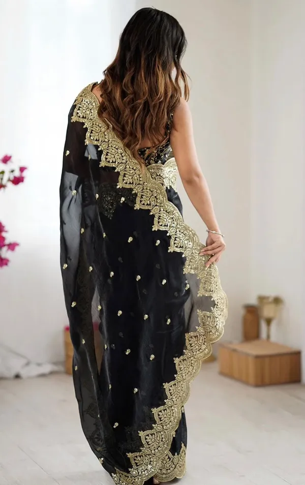 Chiffon_Saree_with_Heavy_Embroidered_Scallop_Border_✨