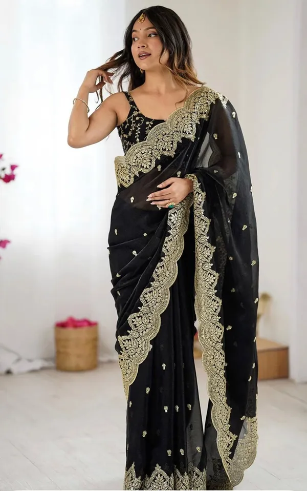 Chiffon_Saree_with_Heavy_Embroidered_Scallop_Border_✨