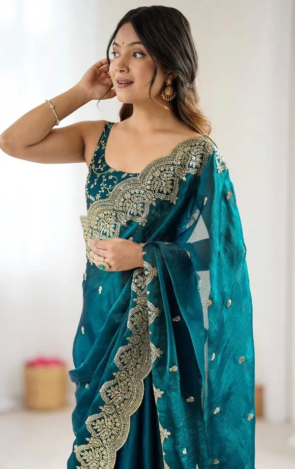 Chiffon_Saree_with_Heavy_Embroidered_Scallop_Border_✨