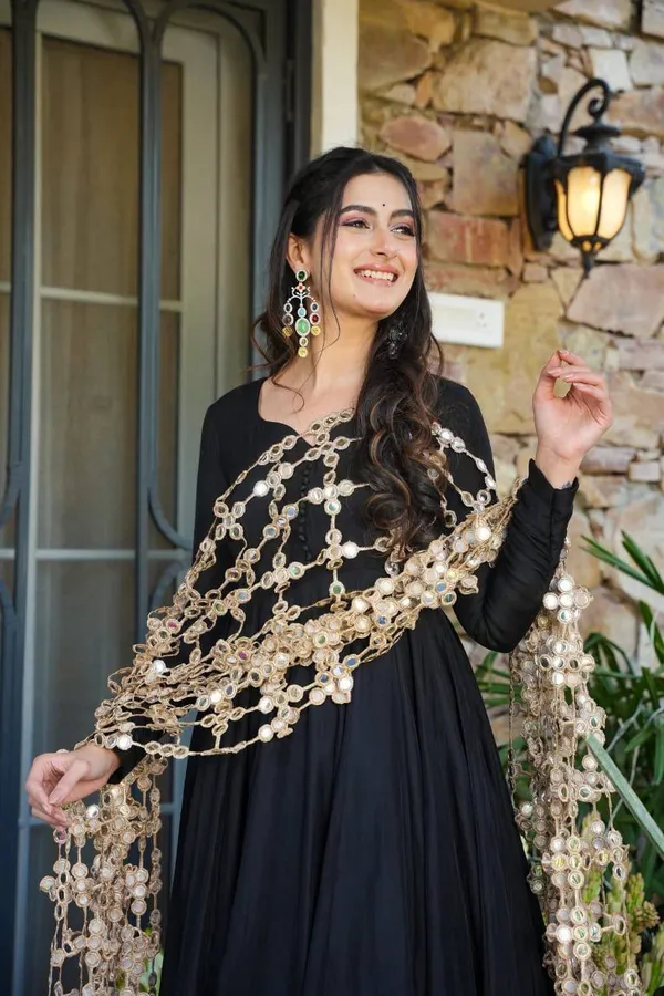 Elegant_Black_Anarkali_Suit