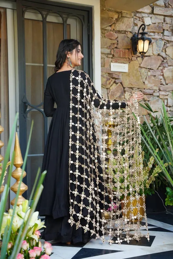 Elegant_Black_Anarkali_Suit