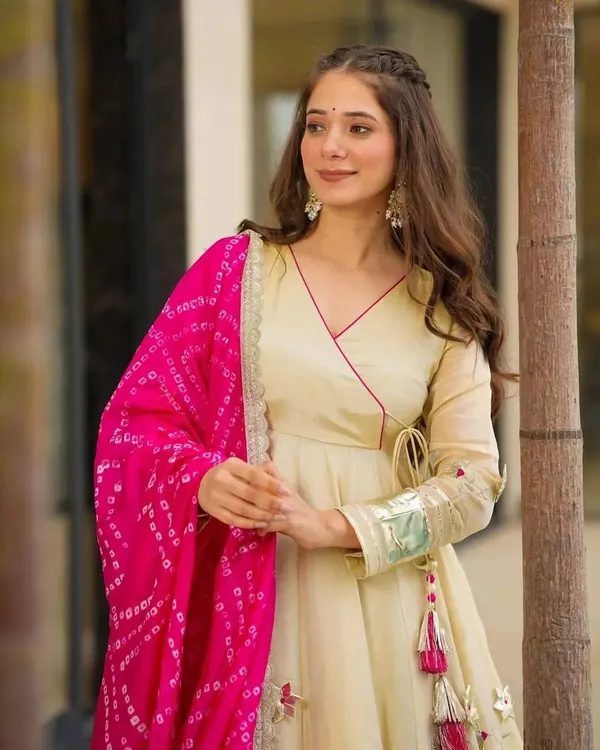 Elegant_Cream_Anarkali_Suit