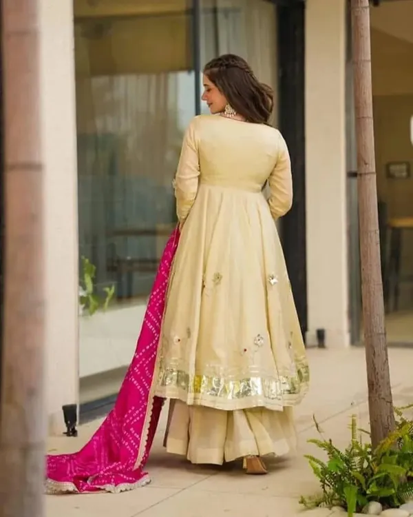 Elegant_Cream_Anarkali_Suit