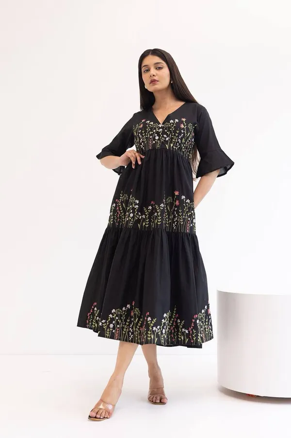 Looking_for_this_same_colour_beautiful_Designer_Gown_On_heavy_Crepe_fabric_with_inner.