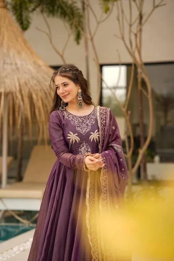 Looking_for_this_same_colour_beautiful_Designer_Kurta_Dupatta_set_On_Pure_Silk_fabric_with_inner