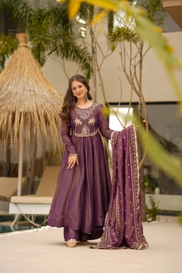 Looking_for_this_same_colour_beautiful_Designer_Kurta_Dupatta_set_On_Pure_Silk_fabric_with_inner